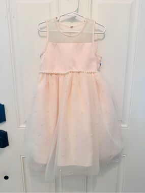 Elegant Pink Tulle Dress with Pearl Accents
